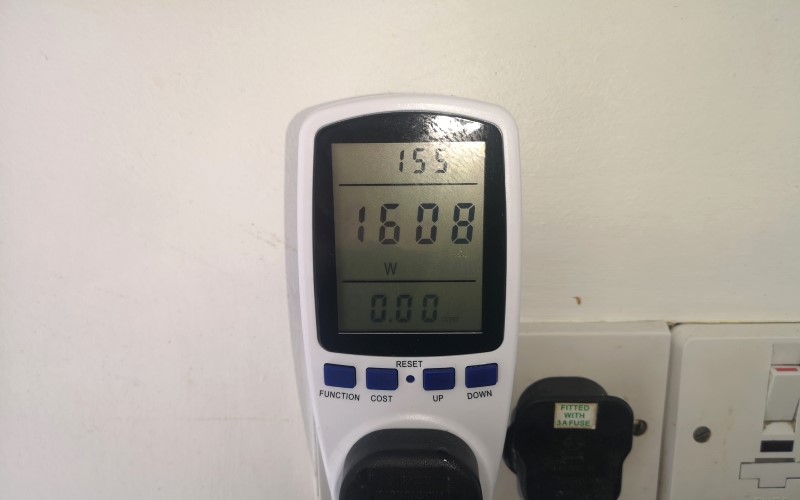Pressure cooker electricity consumption on a wattmeter