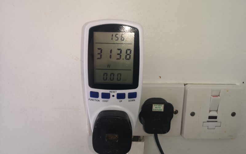 Slow cooker power consumption on a wattmeter